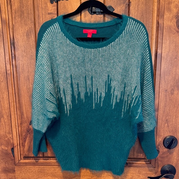 Jennifer Lopez Sweaters - Jennifer Lopez Teal and Cream Crew Neck Sweater